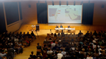 Podiumsdiskussion in der Aula von oben