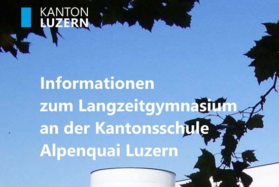 Vorderseite der Infobroschüre mit Himmel und KSA-Gebäuden im Hintergrund